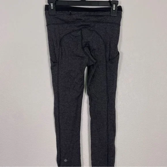 Lululemon Grey and Black Herringbone Leggings with Pockets - Picture 6 of 9